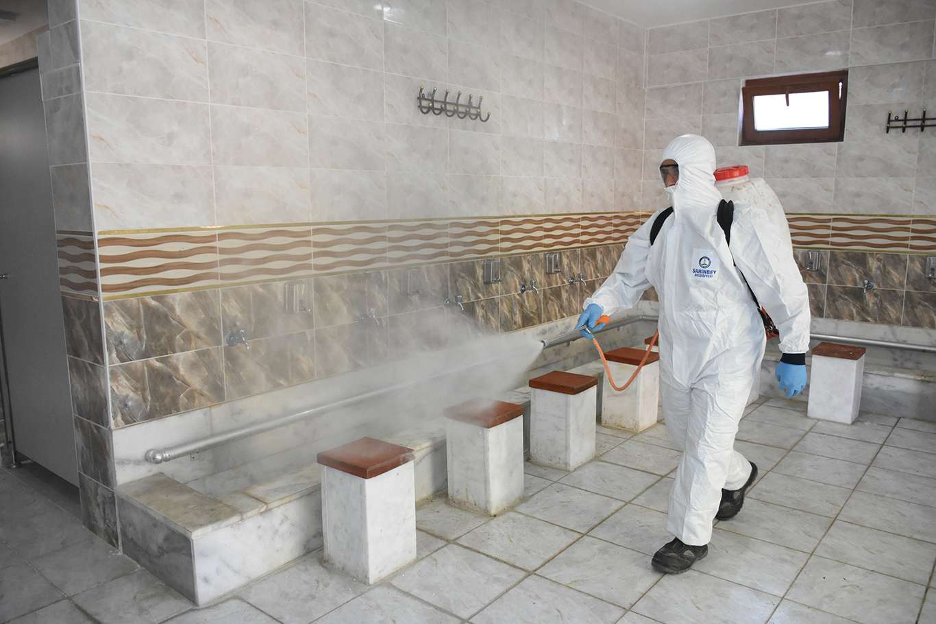 Gaziantep’te camiler düzenli olarak dezenfekte ediliyor
